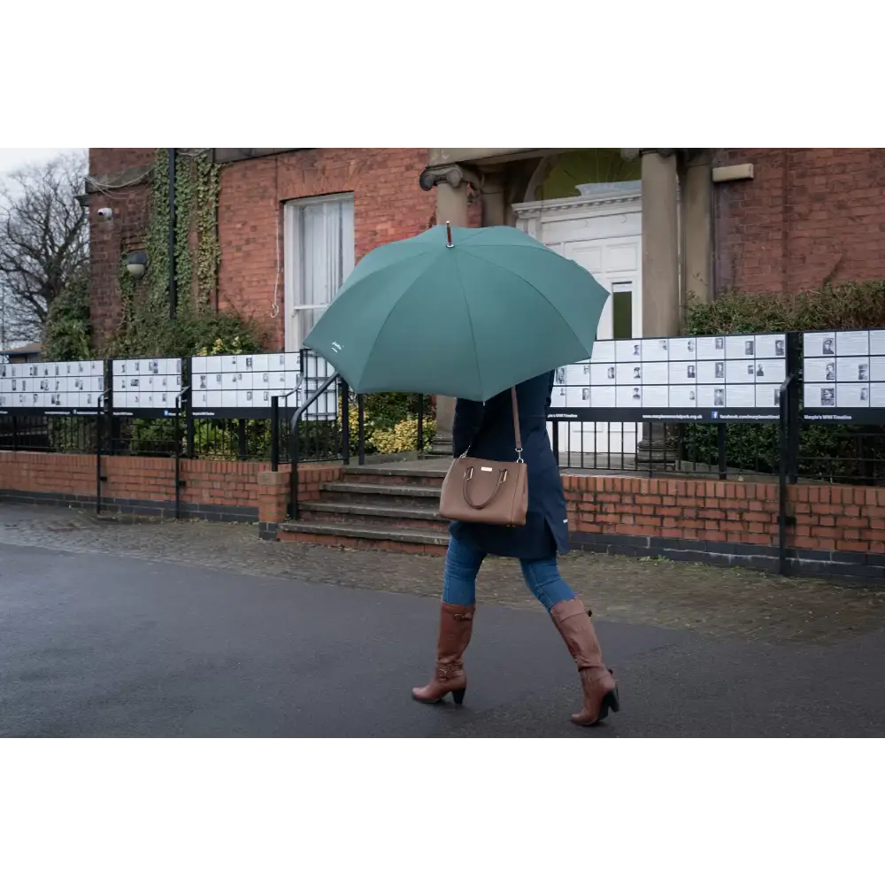 classic-wood-handle-walking-umbrella-hidewise-london-wooden-J-handle-strong-windproof-quality-brolly-green-rustproof-gust-proof-brand-wind-proof-gust-proof-uk-usa-discount-cheap-deal-large-size-golf-devek-Fulton-professional-sturdy
