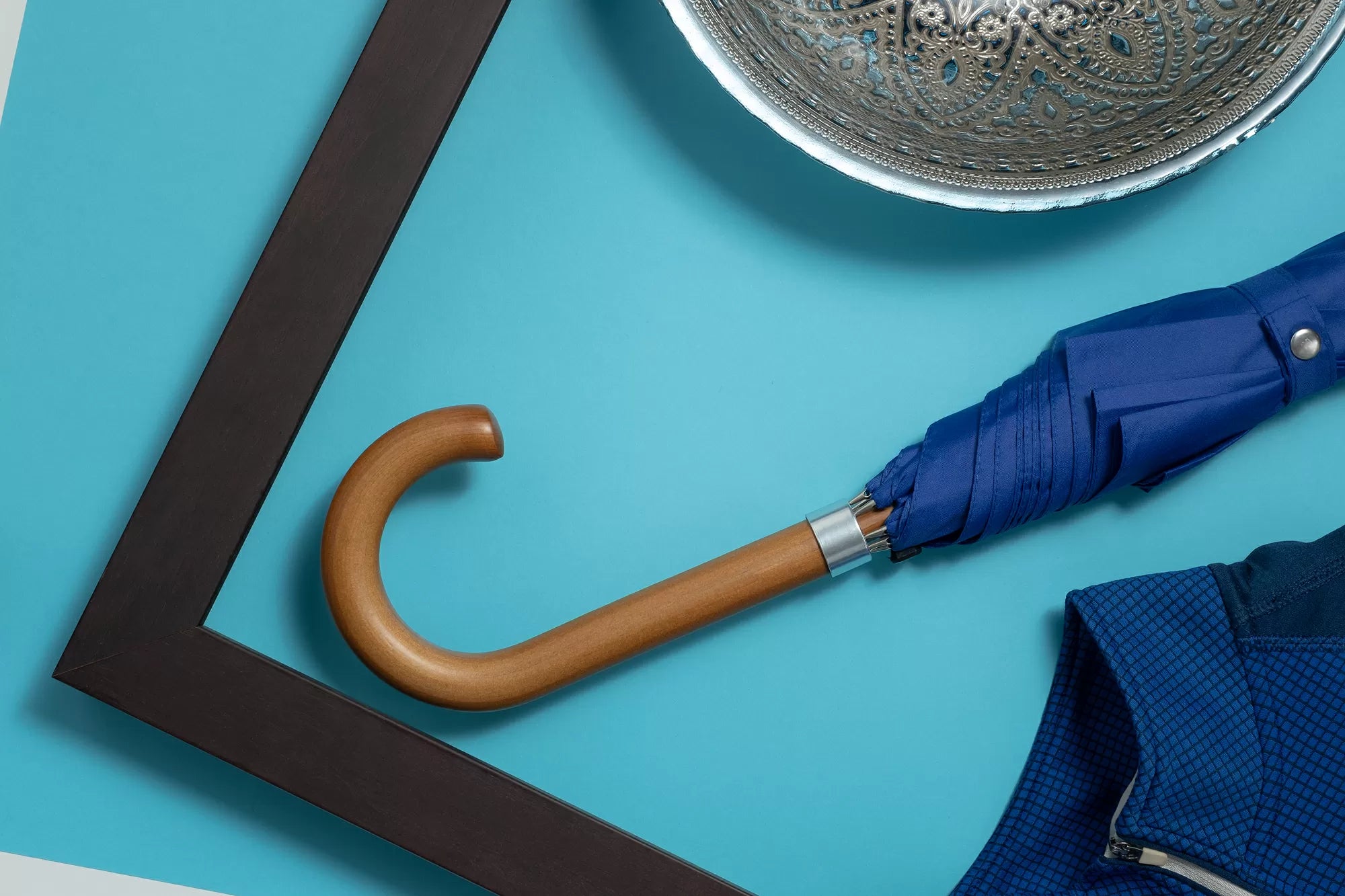 hidewise-london-umbrella-wooden-J-handle-strong-premium-quality-brolly-cobalt-blue